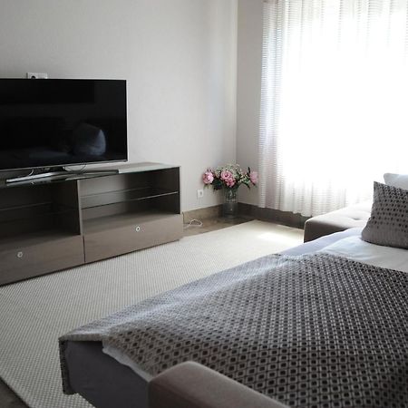 Ferienzimmer Ellisee, Kontaktloser Check-In フリードリヒスハーフェン エクステリア 写真
